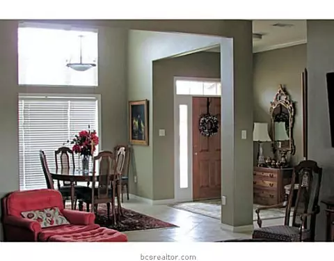 4905 Park Hampton Dr, Bryan, TX 77802 photo 3