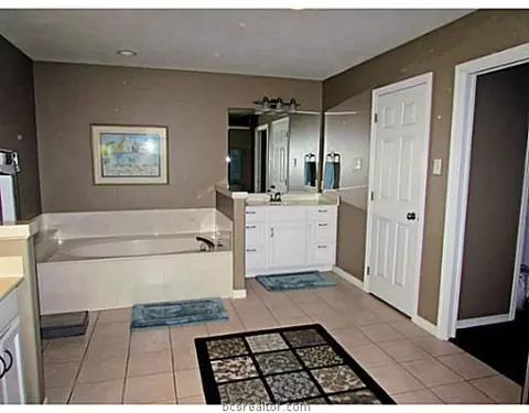 4905 Park Hampton Dr, Bryan, TX 77802 photo 16