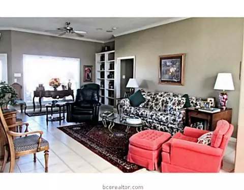 4905 Park Hampton Dr, Bryan, TX 77802 photo 6