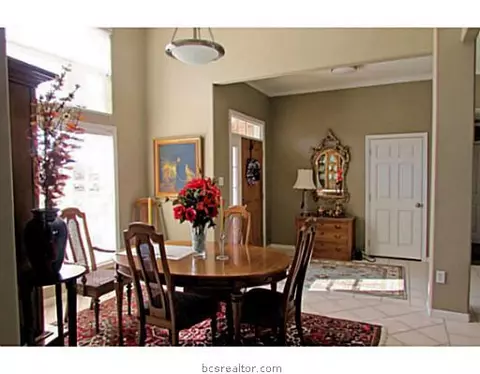 4905 Park Hampton Dr, Bryan, TX 77802 photo 4