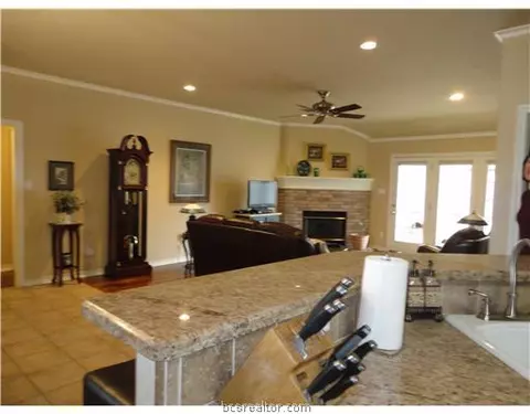 6202 Queenslock, Bryan, TX 77802 photo 2