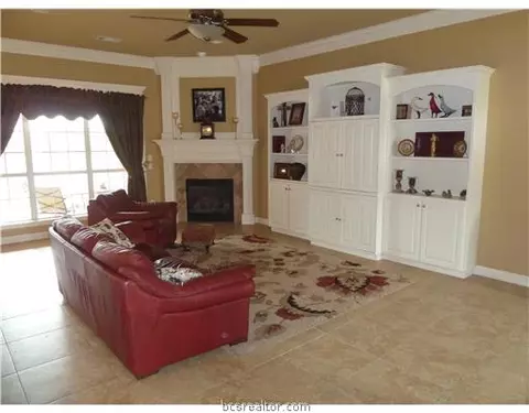 3808 Park Hampton Dr, Bryan, TX 77802 photo 4