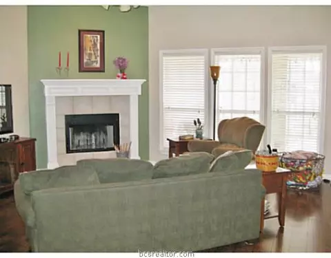 5207 Draycott, Bryan, TX 77802 photo 2