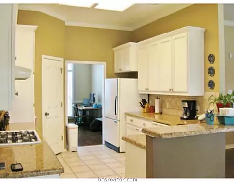 5207 Draycott, Bryan, TX 77802 photo 4