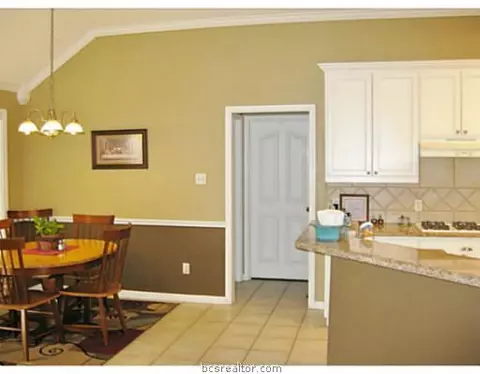 5207 Draycott, Bryan, TX 77802 photo 5