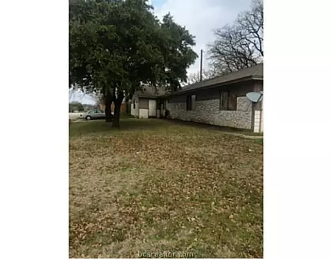 2216 Young Pl, Bryan, TX 77807 photo 2