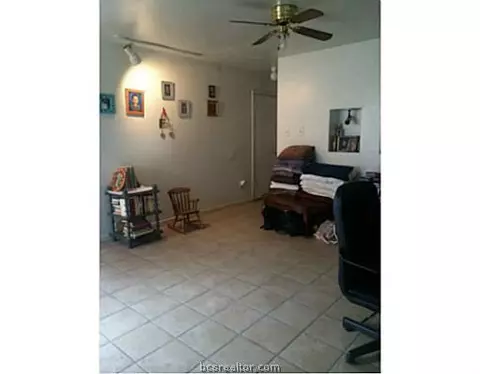 2216 Young Pl, Bryan, TX 77807 photo 4