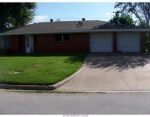 2204 Truman St, Bryan, TX 77801 photo 2