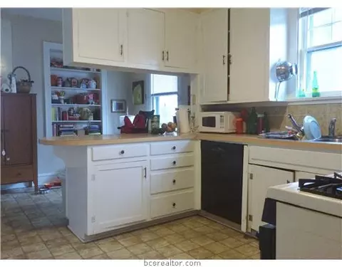 411 E Pease St, Bryan, TX 77803 photo 5