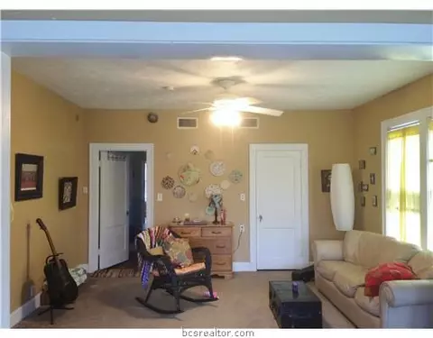 411 E Pease St, Bryan, TX 77803 photo 4