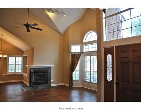 4732 Renwick Dr, Bryan, TX 77802 photo 3