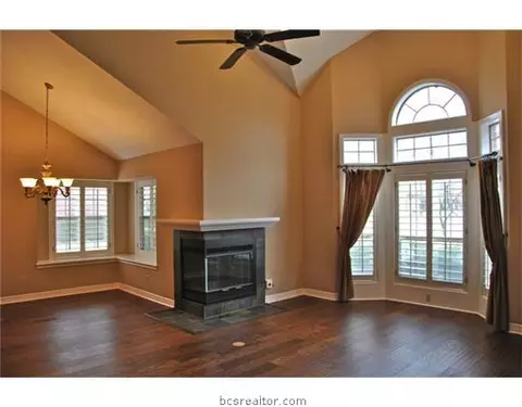4732 Renwick Dr, Bryan, TX 77802 photo 5