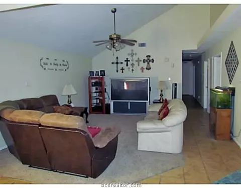 7240 Planters Loop, Bryan, TX 77808 photo 3
