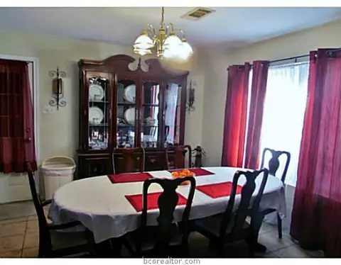 7240 Planters Loop, Bryan, TX 77808 photo 4