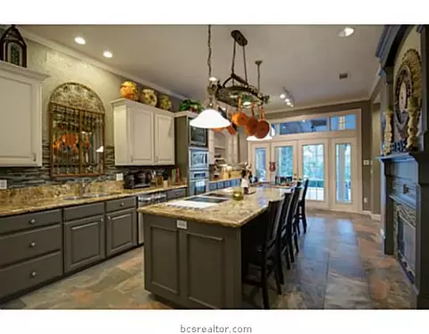 2004 Lis Ln, Bryan, TX 77807 photo 10