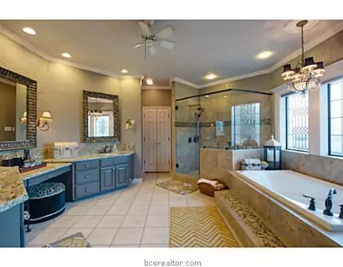2004 Lis Ln, Bryan, TX 77807 photo 15