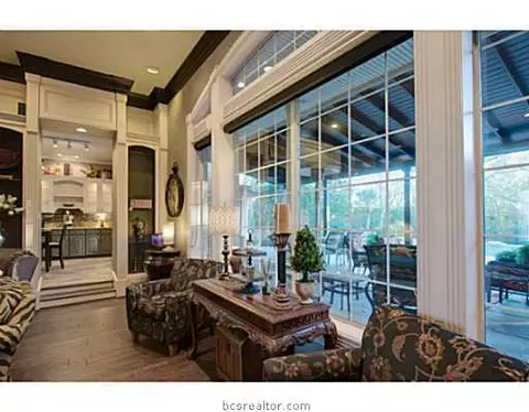 2004 Lis Ln, Bryan, TX 77807 photo 9