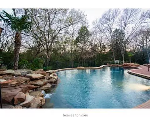 2004 Lis Ln, Bryan, TX 77807 photo 4