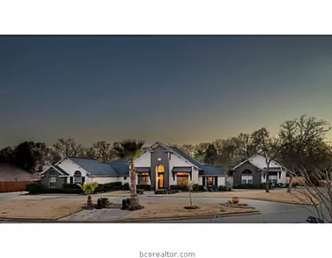2004 Lis Ln, Bryan, TX 77807 photo 1
