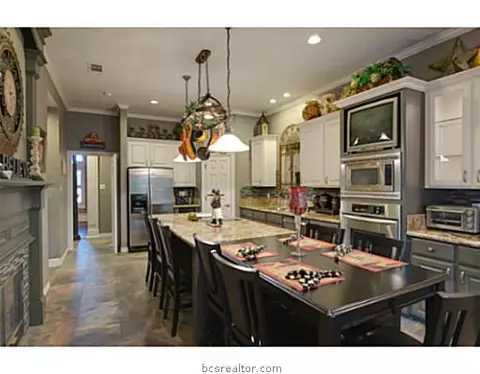 2004 Lis Ln, Bryan, TX 77807 photo 11