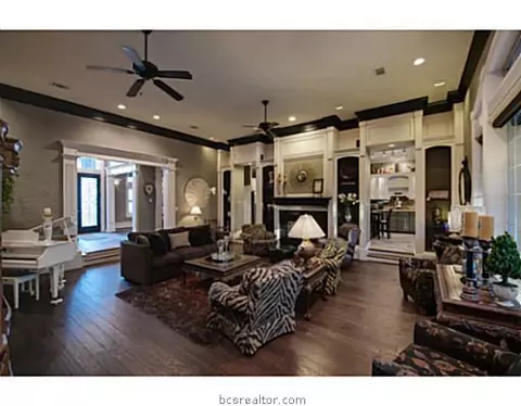 2004 Lis Ln, Bryan, TX 77807 photo 8