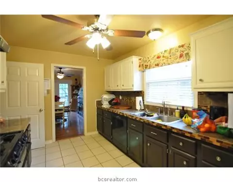 4201 Warwick Ln, Bryan, TX 77802 photo 9