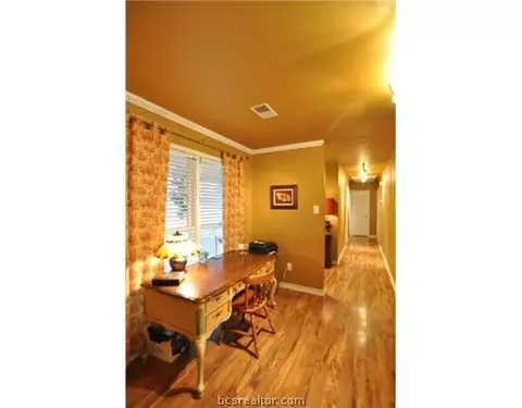 4201 Warwick Ln, Bryan, TX 77802 photo 6