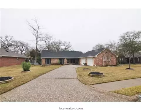 4201 Warwick Ln, Bryan, TX 77802 photo 2