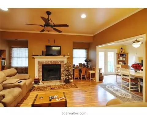 4201 Warwick Ln, Bryan, TX 77802 photo 3
