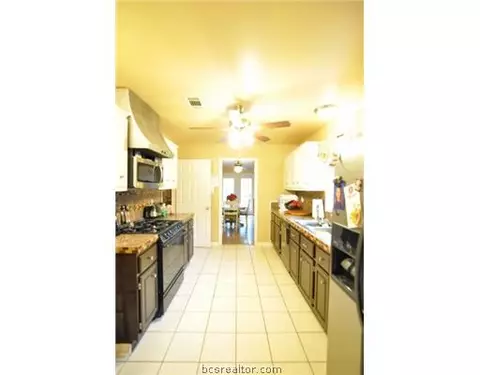 4201 Warwick Ln, Bryan, TX 77802 photo 10