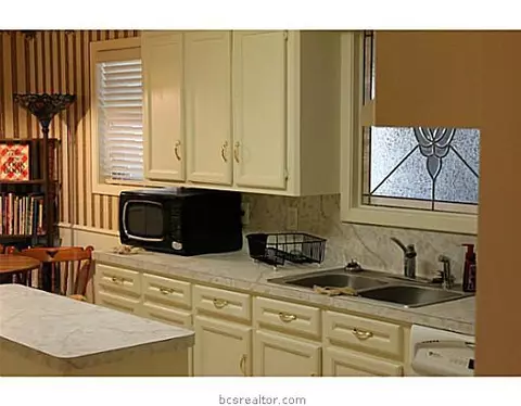 907 Ruskin Dr, Bryan, TX 77802 photo 5