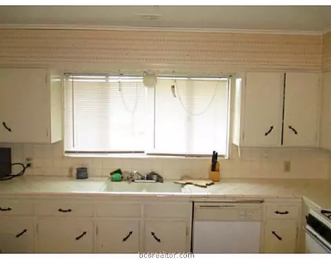 903 Stanfield, Bryan, TX 77802 photo 5