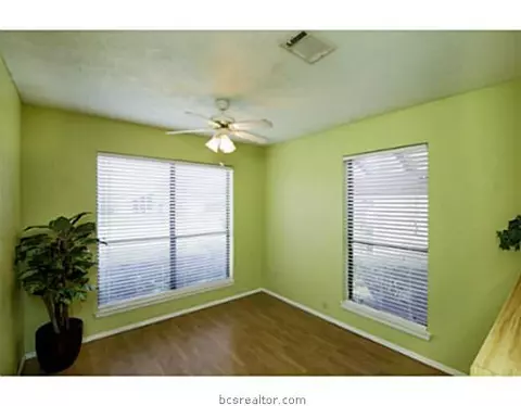 4122 Woodcrest Dr, Bryan, TX 77802 photo 6