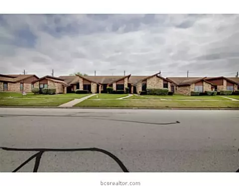 4122 Woodcrest Dr, Bryan, TX 77802 photo 5