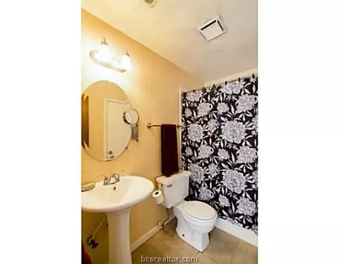 4122 Woodcrest Dr, Bryan, TX 77802 photo 17