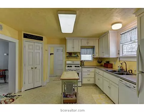 717 E 27th St, Bryan, TX 77803 photo 8