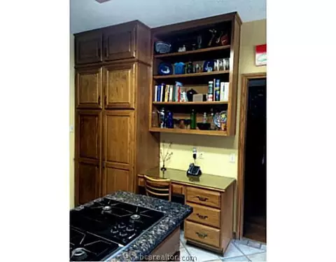 4615 Locksford Dr, Bryan, TX 77802 photo 6