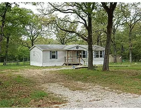 3949 Grapevine Dr, Bryan, TX 77807 photo 2