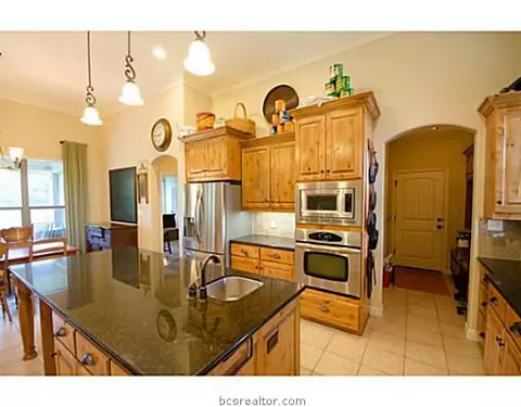 6752 Castenson Rd, Bryan, TX 77808 photo 4