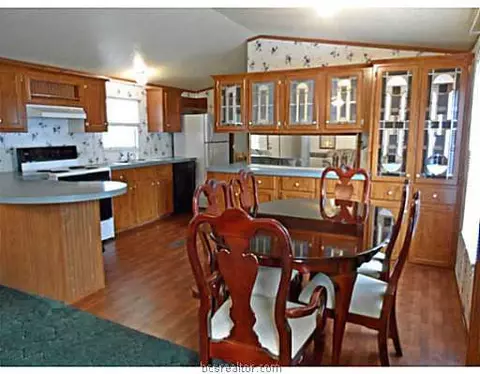3808 Iverson Dr, Bryan, TX 77803 photo 6