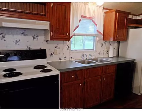 3808 Iverson Dr, Bryan, TX 77803 photo 8