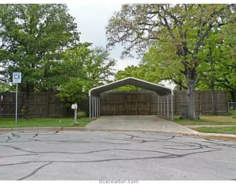 3808 Iverson Dr, Bryan, TX 77803 photo 3