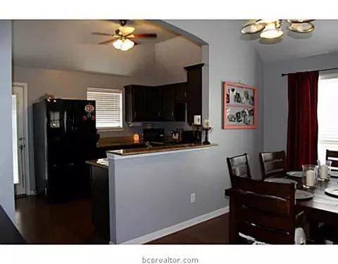 2000 Turning Leaf Dr, Bryan, TX 77807 photo 4