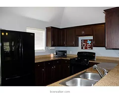 2000 Turning Leaf Dr, Bryan, TX 77807 photo 6