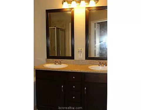 2000 Turning Leaf Dr, Bryan, TX 77807 photo 9