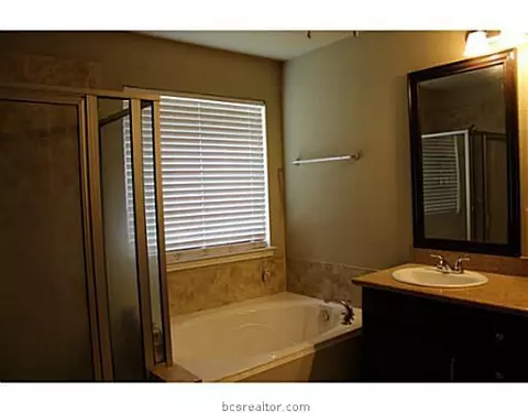 2000 Turning Leaf Dr, Bryan, TX 77807 photo 8