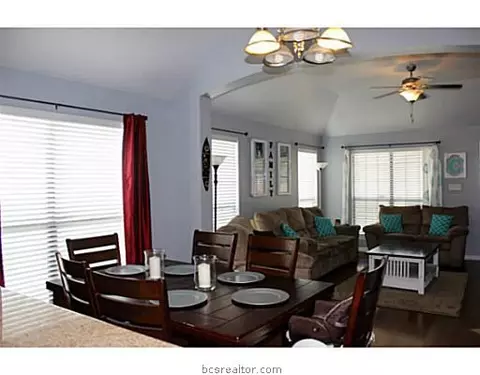 2000 Turning Leaf Dr, Bryan, TX 77807 photo 3