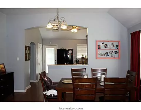 2000 Turning Leaf Dr, Bryan, TX 77807 photo 5