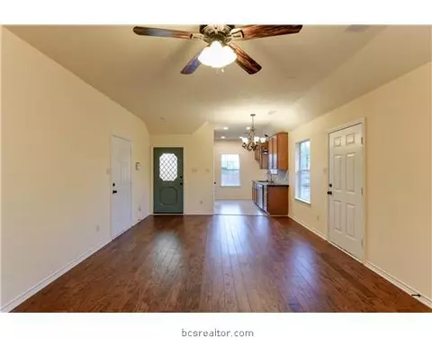 1109 Clearleaf Dr, Bryan, TX 77803 photo 3