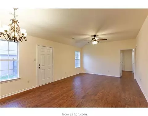 1109 Clearleaf Dr, Bryan, TX 77803 photo 5